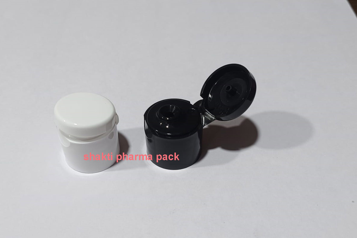 20MM FLIP TOP CAP BLACK WHITE