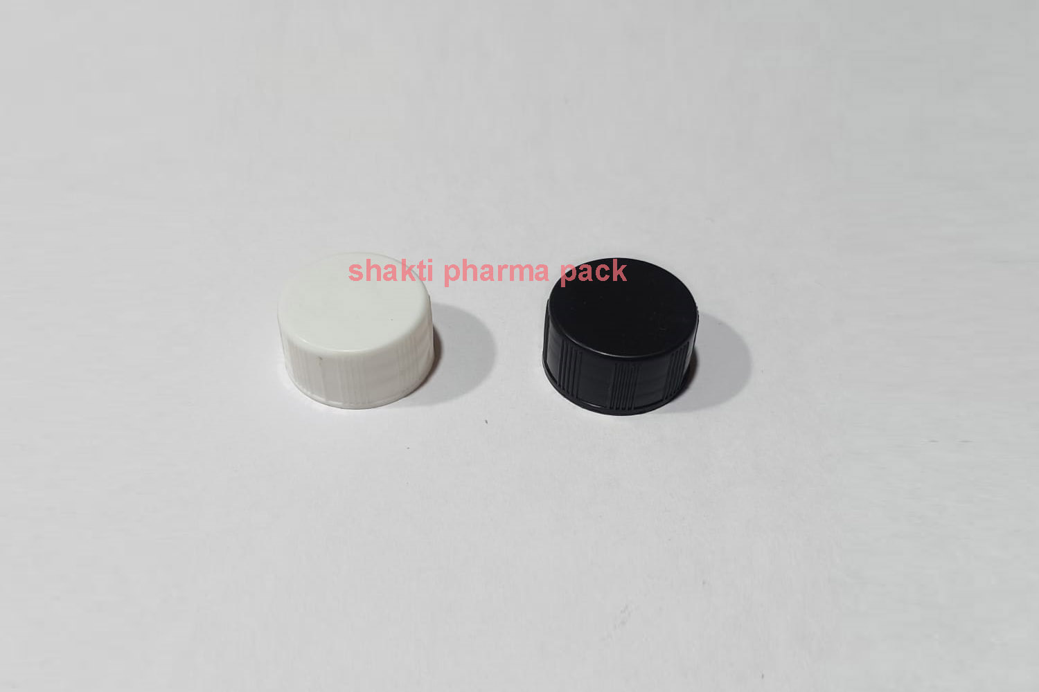 22MM SIMPLE CLOSURE CAP BLACK WHITE